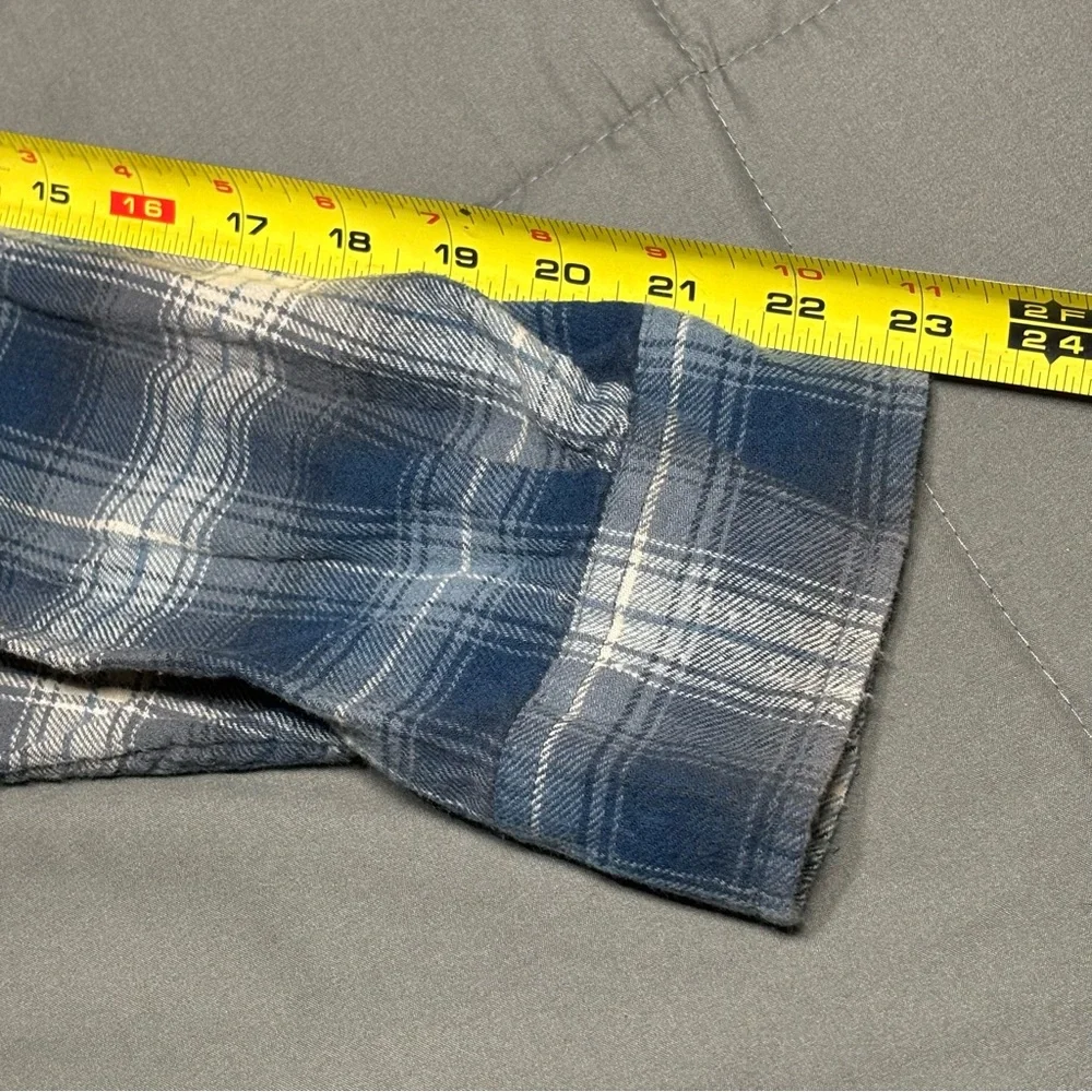 Wolverine men’s size L rn 19414 flannel style button‎ up